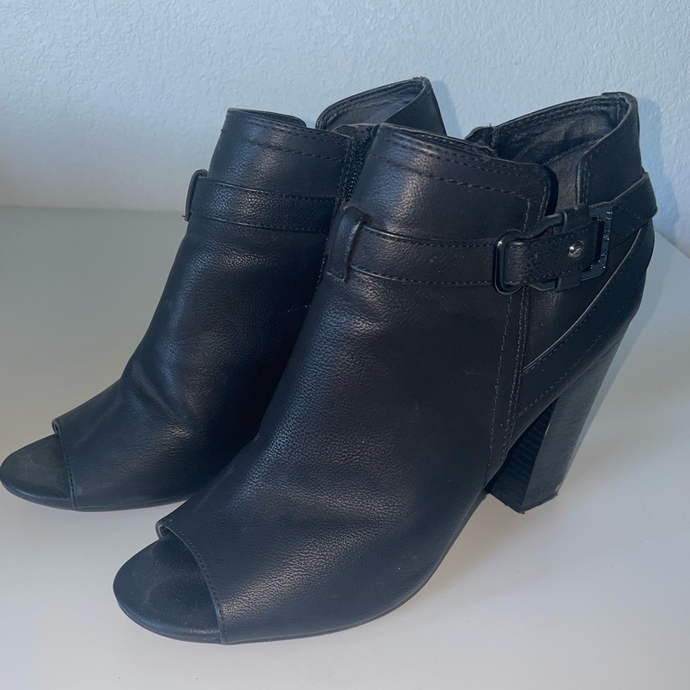 G by guess heels size 9 1/2 lightly worn good condition